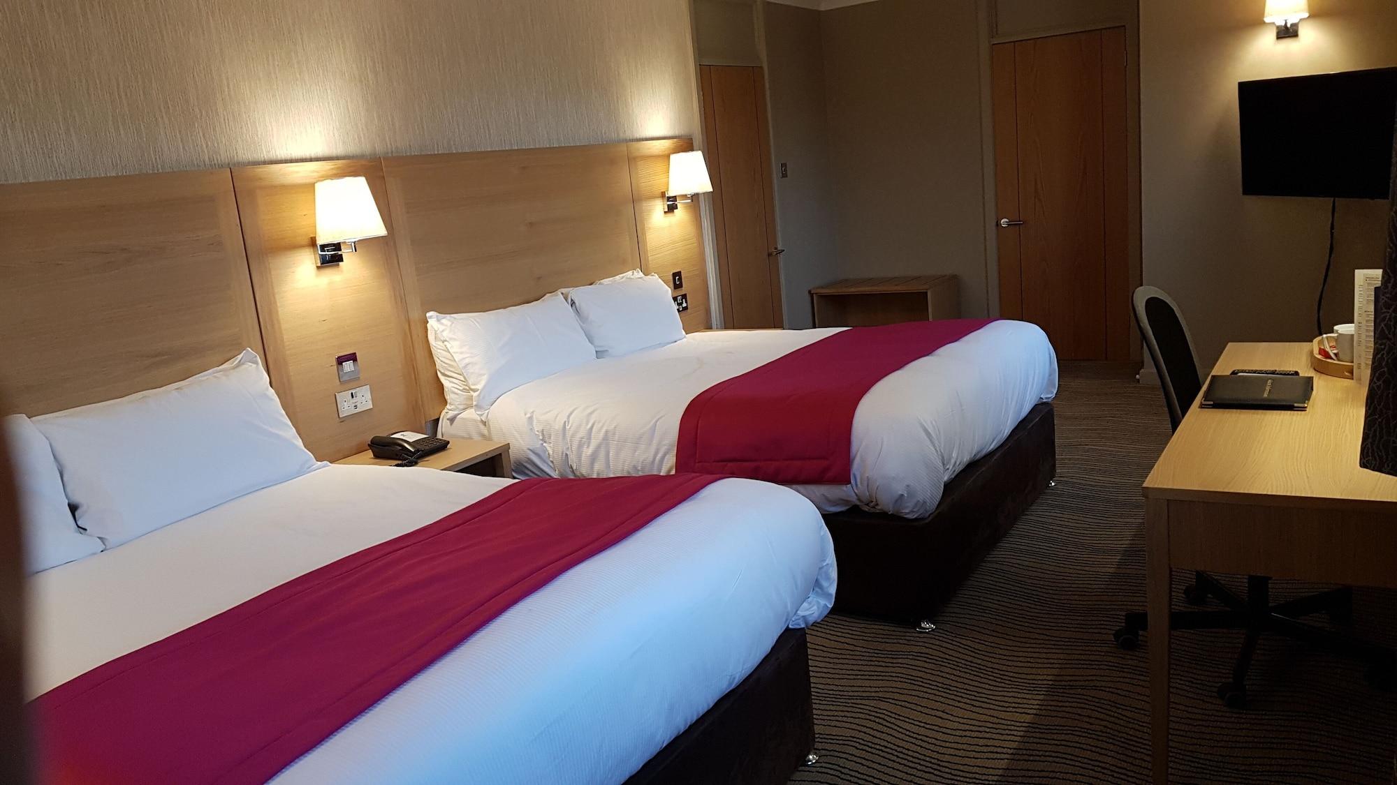 Best Western Heath Court Hotel Ньюмаркет Екстер'єр фото