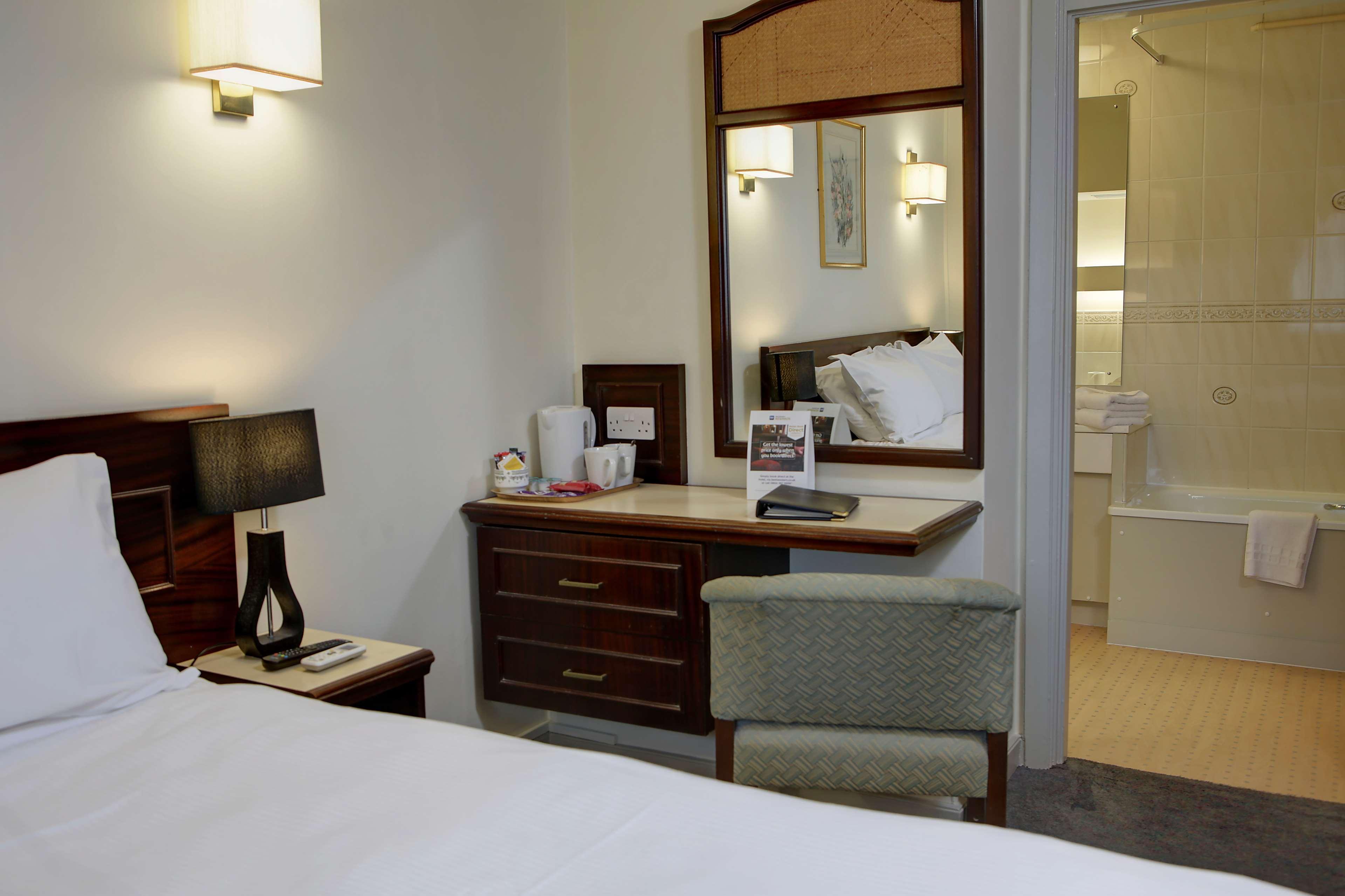 Best Western Heath Court Hotel Ньюмаркет Екстер'єр фото