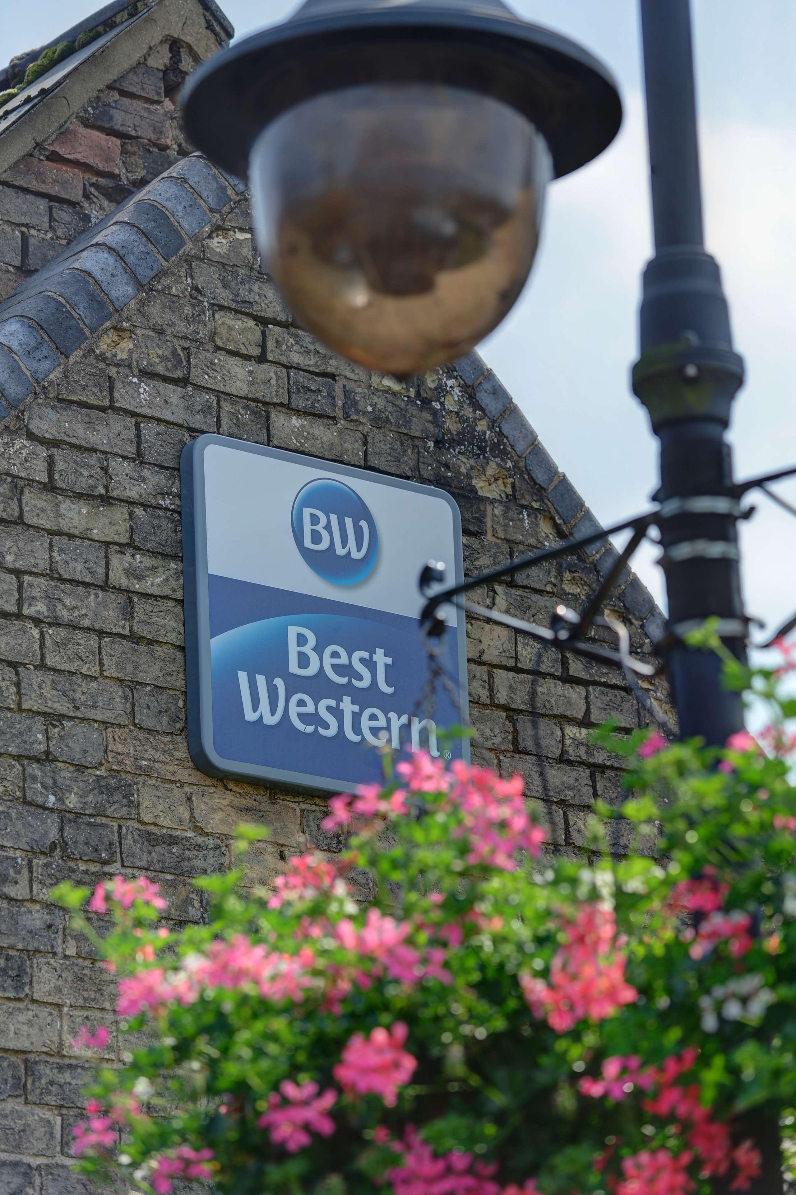 Best Western Heath Court Hotel Ньюмаркет Екстер'єр фото