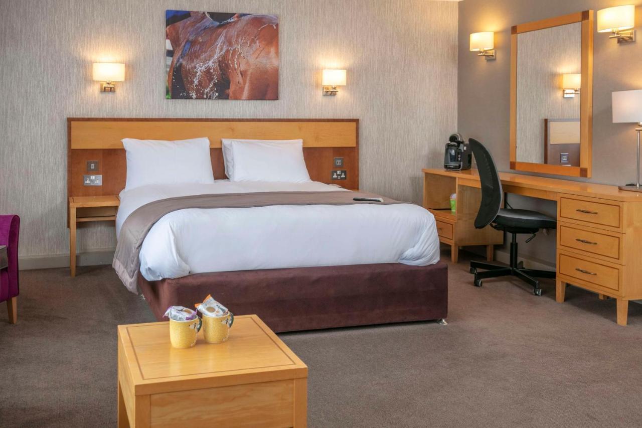 Best Western Heath Court Hotel Ньюмаркет Екстер'єр фото