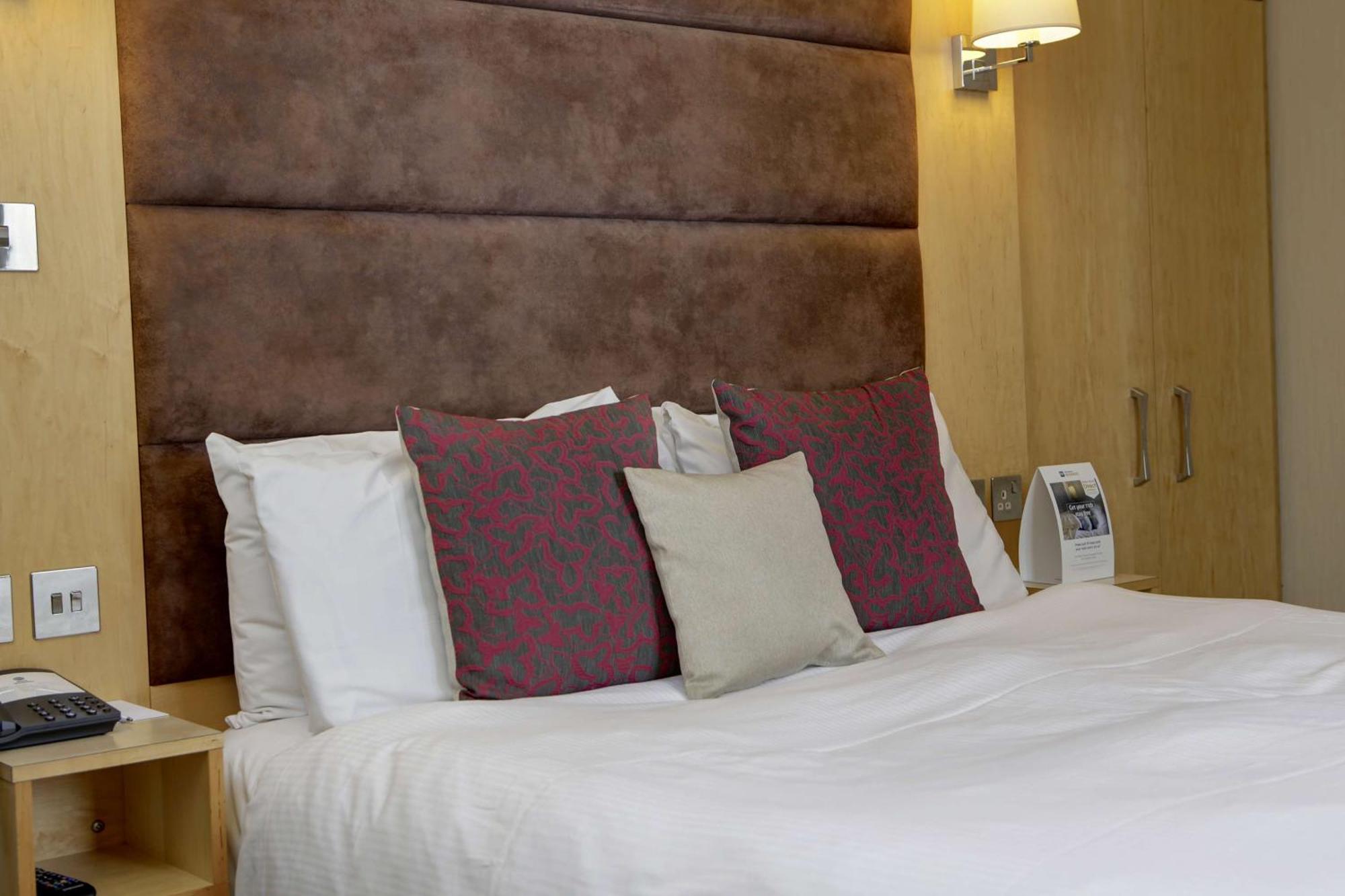 Best Western Heath Court Hotel Ньюмаркет Екстер'єр фото