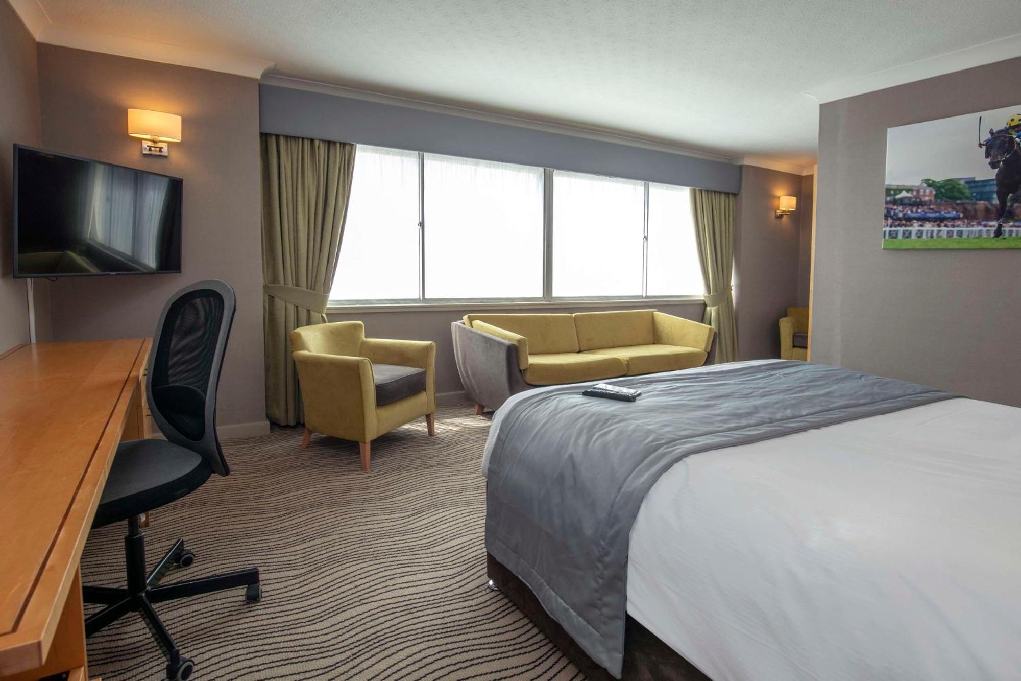 Best Western Heath Court Hotel Ньюмаркет Екстер'єр фото