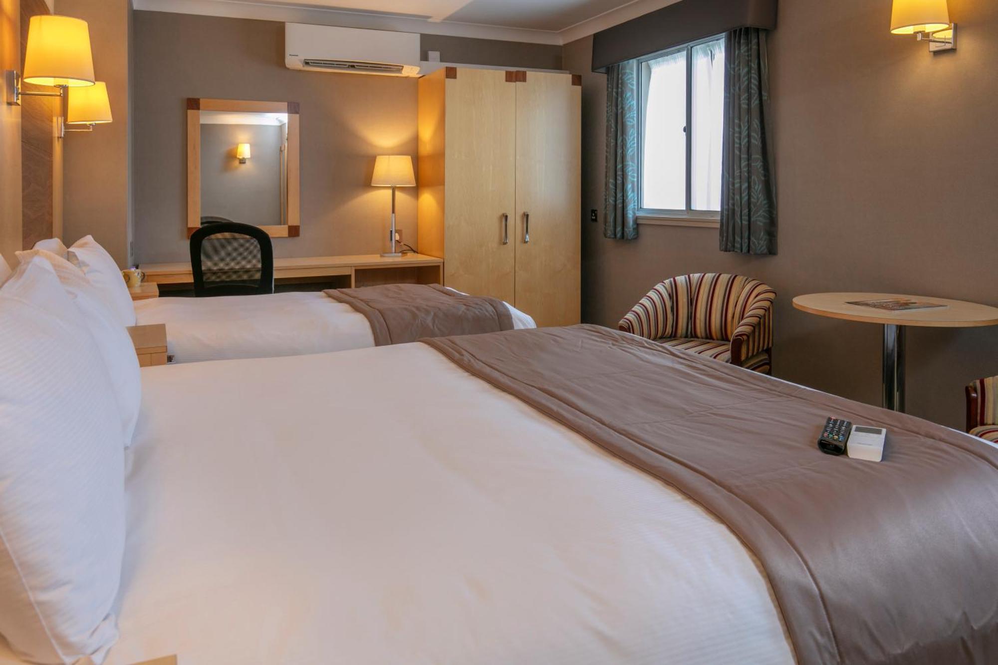 Best Western Heath Court Hotel Ньюмаркет Екстер'єр фото