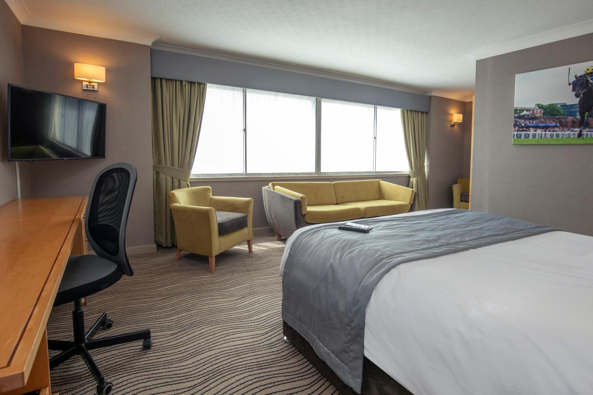 Best Western Heath Court Hotel Ньюмаркет Екстер'єр фото