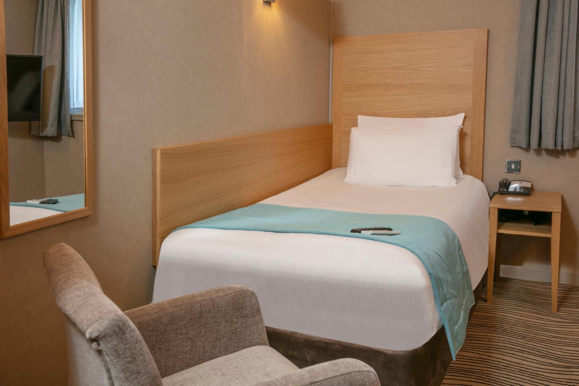 Best Western Heath Court Hotel Ньюмаркет Екстер'єр фото