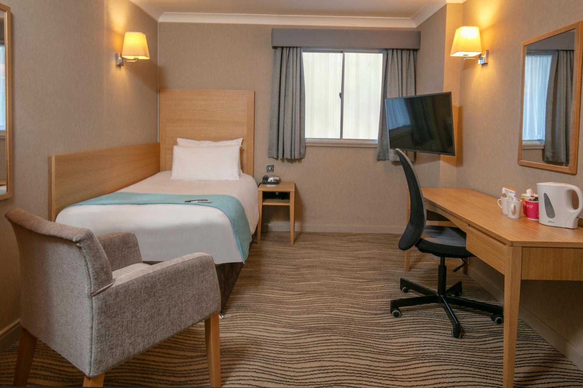 Best Western Heath Court Hotel Ньюмаркет Екстер'єр фото